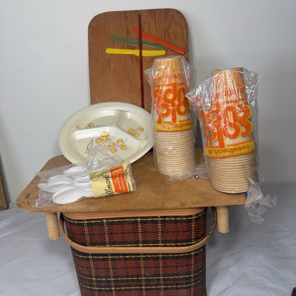 Vintage Redmon Peru Indiana Red Plaid Picnic Basket With Sweetheart Wax Cups
